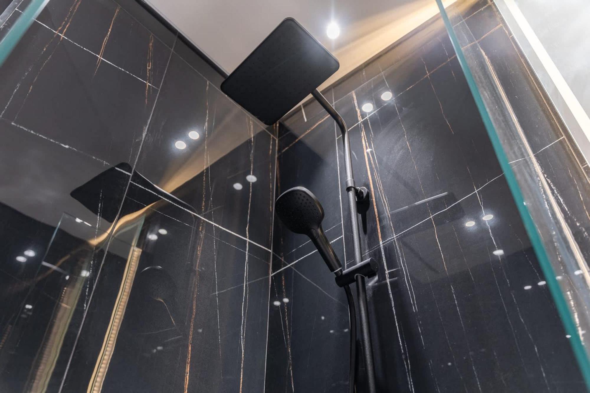 Apartment Stylish 1br In Binghatti Venus Jvc - Sleeps 4 *